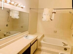 Building Photo - 345 Pembroke Ct