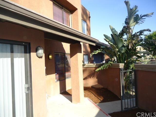 Front - 436 N Imperial Ave