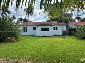 Building Photo - 2155 Biarritz Dr