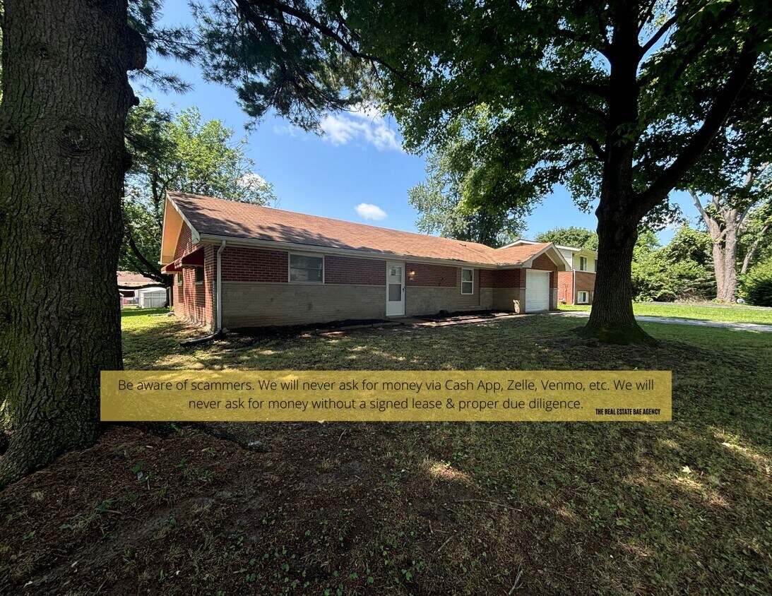 Primary Photo - 1118 Soria St