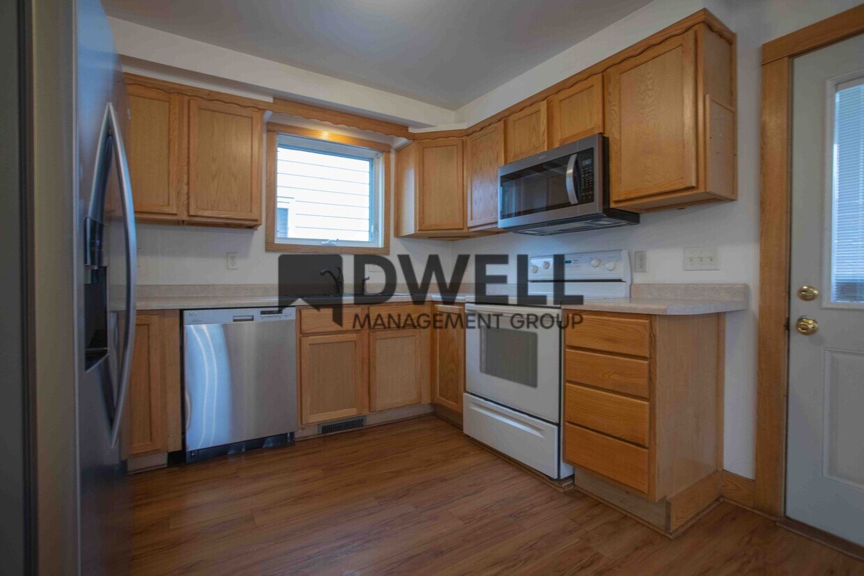 Primary Photo - 2 Bedroom Home Close to Downtown