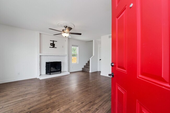 Building Photo - Stylish Dobson Glen Townhome | Updated Kitchen, Loft & Pool Access
