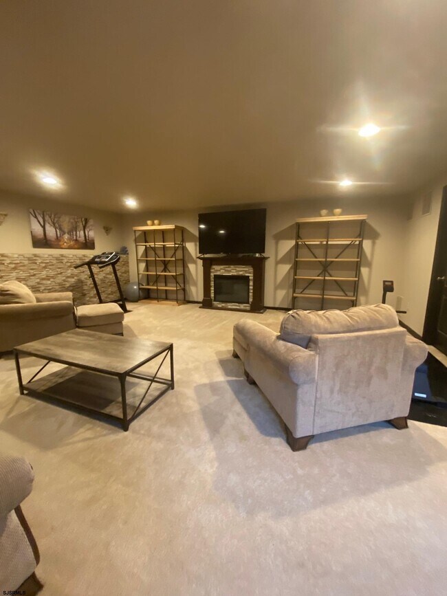 Foto del edificio - 128 Meadow Cir