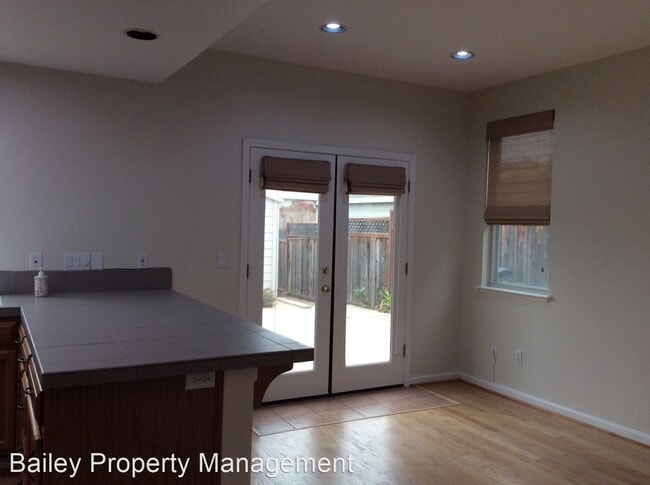 Building Photo - 3 br, 2.5 bath House - 305 Village Circle
