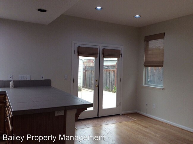 Foto del edificio - 3 br, 2.5 bath House - 305 Village Circle