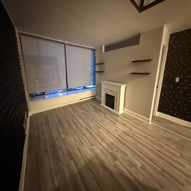 Building Photo - 5455 N Sheridan Rd