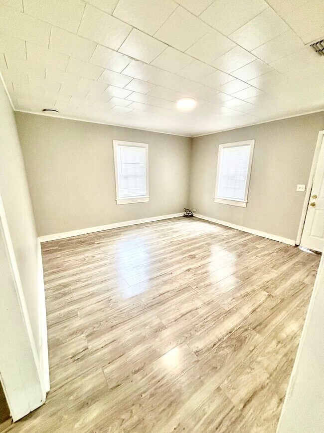 Foto del edificio - 257 N Pine Ave