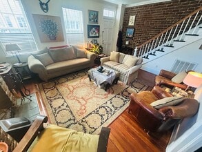 Building Photo - 425 Price St