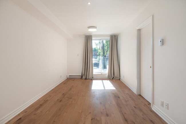 Photo du bâtiment - 2042 Rue Saint-Antoine O