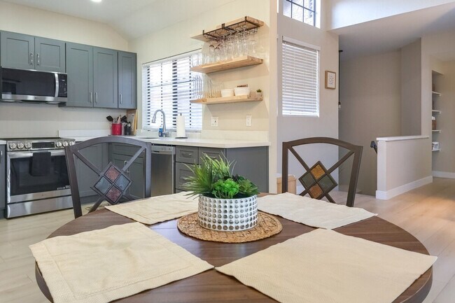 Building Photo - 1001 North Pasadena-ID1385691P