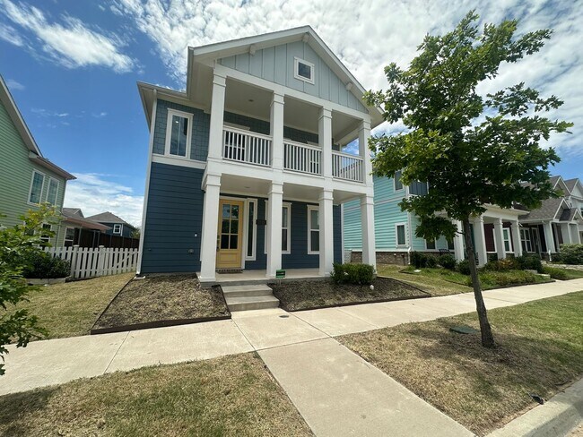 Building Photo - Modern Comfort Meets Prime Location !