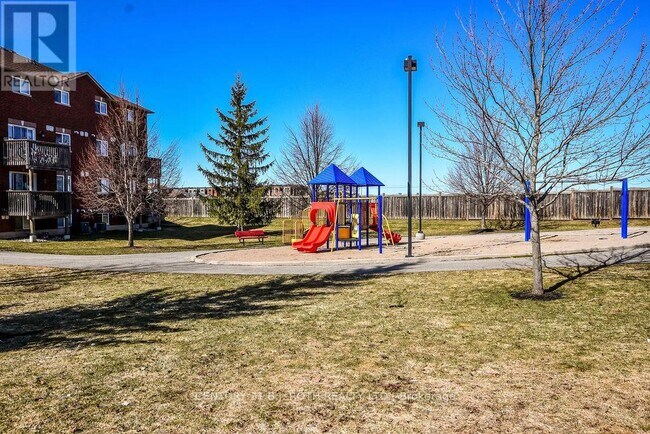 Photo du bâtiment - 87-87 Goodwin Dr