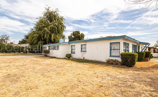 Building Photo - 3 Bedroom/1 Bath Home - $1795 per month!