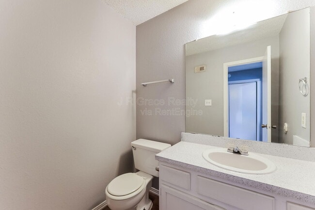 Building Photo - 5927 Shadydell Dr