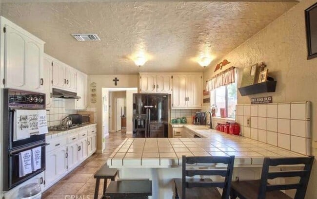 Foto del edificio - 21355 Webster Ave
