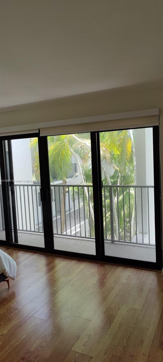 Foto del edificio - 4000 NE 168th St