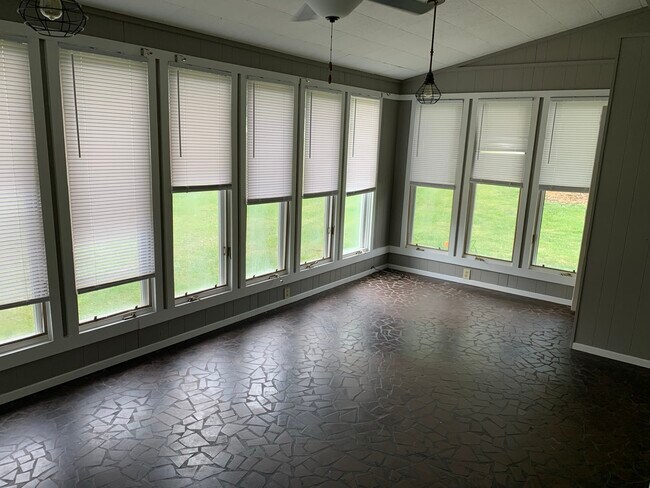 Foto del edificio - 2751 Lail Rd
