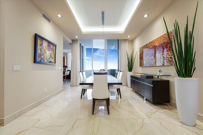 Building Photo - 15901 Collins Ave