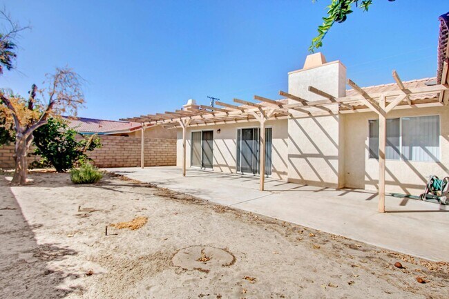 Foto del edificio - 43580 Texas Ave