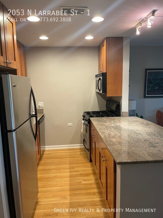 Building Photo - 2053 N Larrabee St #1