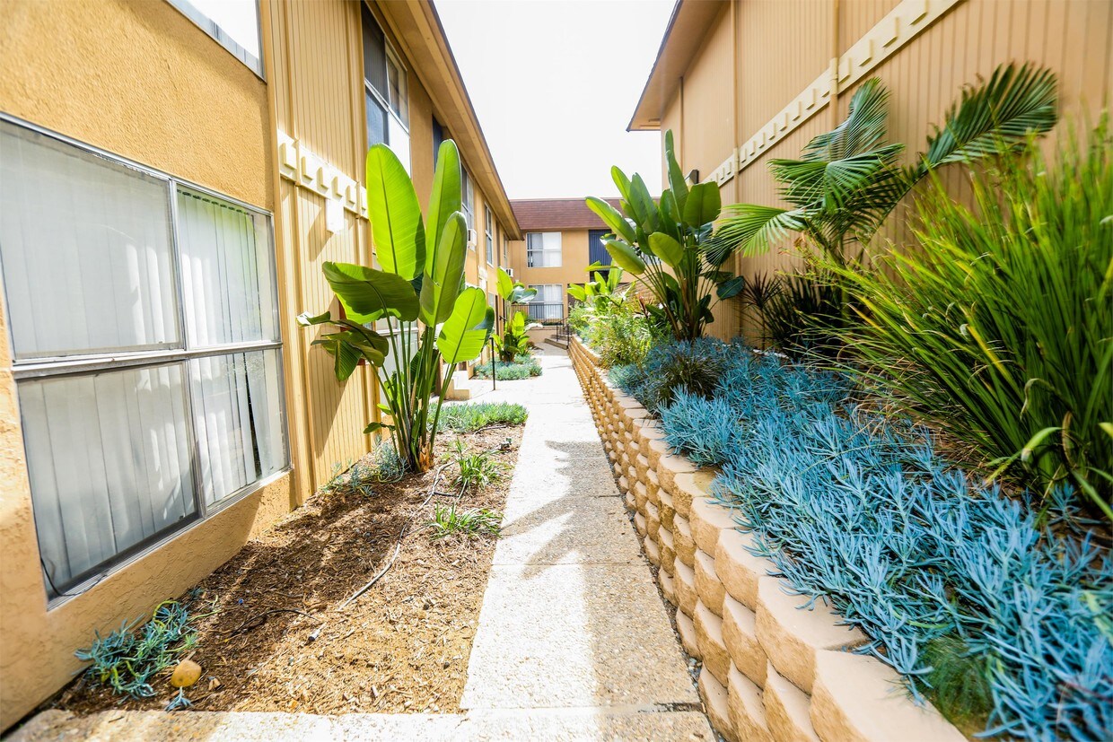 4881 Rolando Ct Unit 098, San Diego, CA 92115 Room for Rent in San