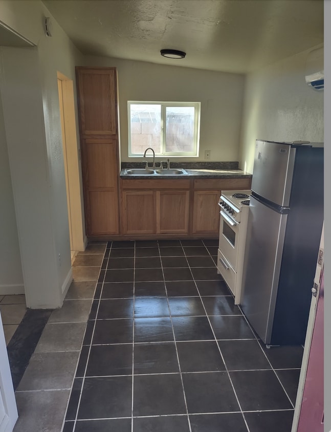 Kitchen - 713 W Pima St