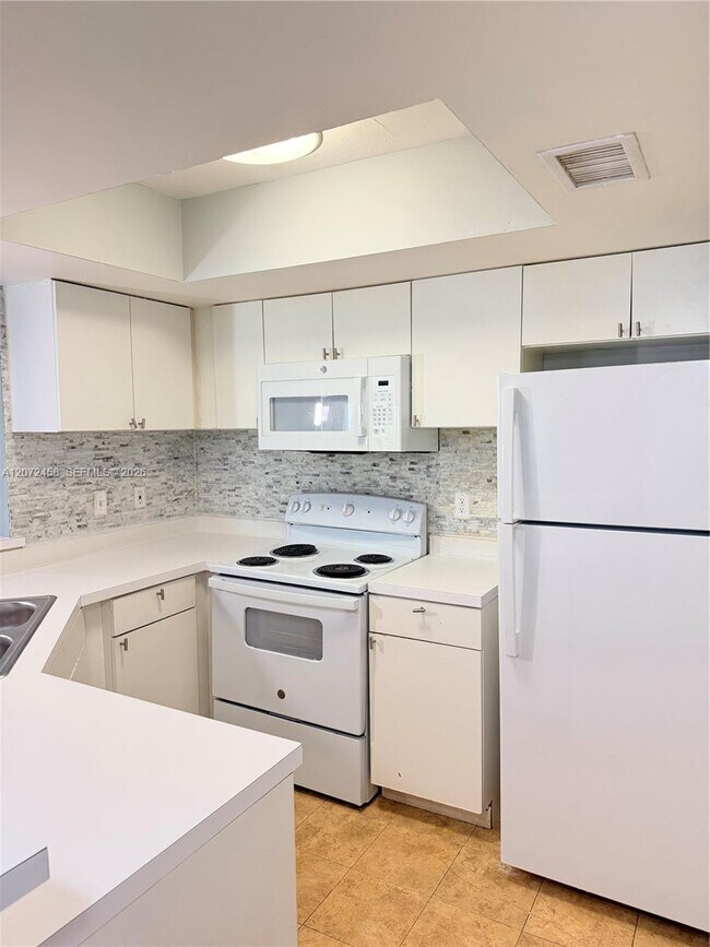 Foto del edificio - 9250 W Atlantic Blvd