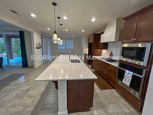 Foto del edificio - AVAILABLE AUGUST - Spacious Nipomo Home - 2 Bed + spacious den / 2 Bath