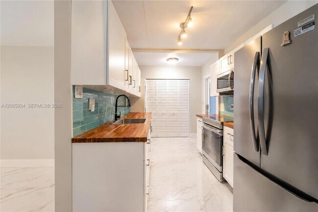 Foto del edificio - 1600 N 68th Ave