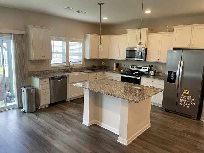 Foto del edificio - Stunning 4BR Home with Fenced Yard, Loft & Luxury Finishes in Elgin! Available July 1st!