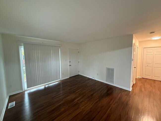 Foto del edificio - 3806 Simms Rd