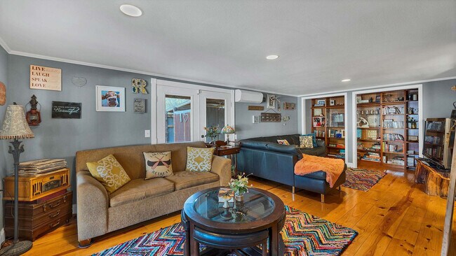 Foto del edificio - 316 Jacobs Creek Park Rd