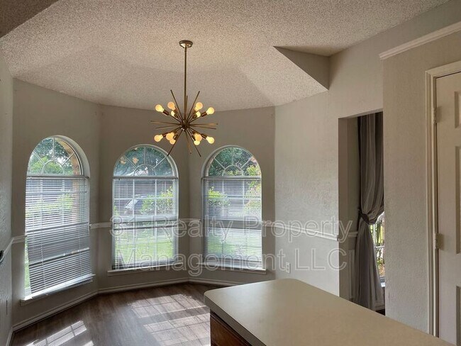 Foto del edificio - 1304 Rosewood Ln