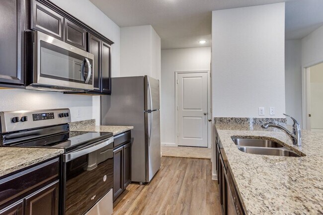 Building Photo - 205 Briar Cv