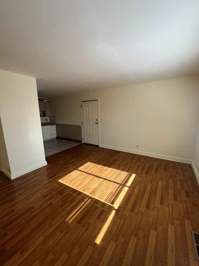 Foto del edificio - Two-Bedroom Apartment in Salt Lake!