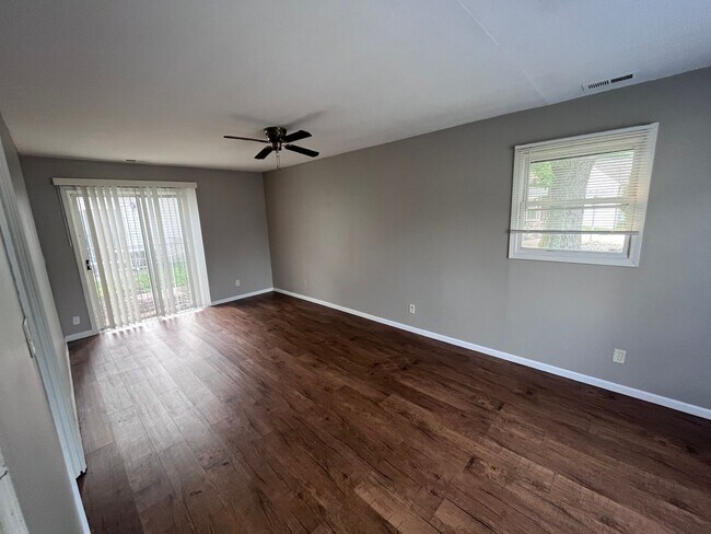 Building Photo - 3 Bedroom House