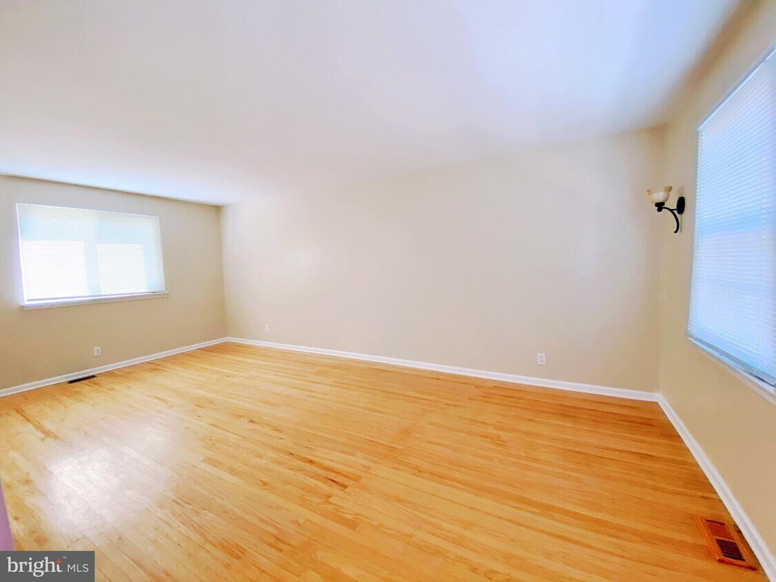 Primary Photo - 169 E St Andrews Dr