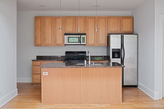 Kitchen - 1136 W Pratt Blvd