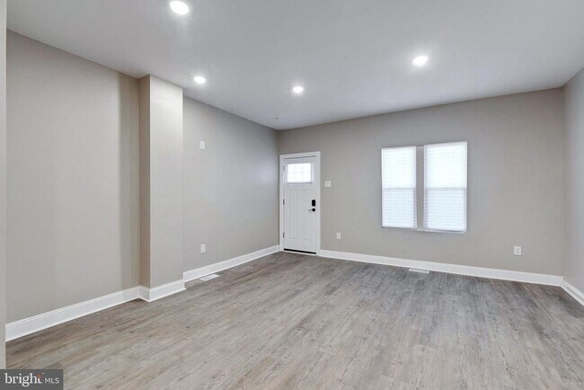 Foto del edificio - 6205 Elmwood Ave