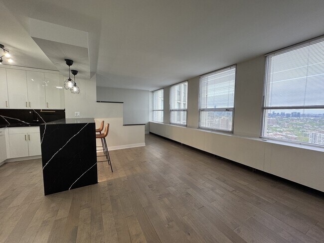 Foto del edificio - 2626 N Lakeview Ave