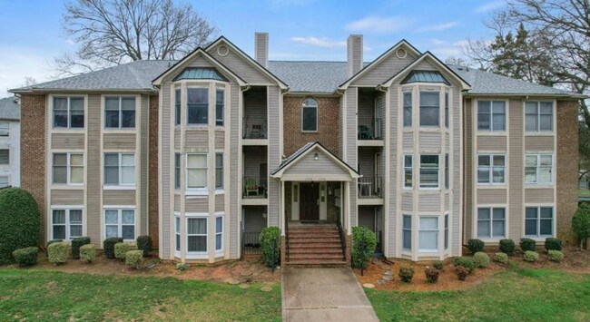 Building Photo - 6260 Rosecroft Dr
