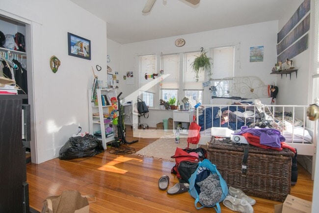 Building Photo - PACKARDS CORNER 4 BED for BU $1200 PER PERSON UTILITIES INCLUDED