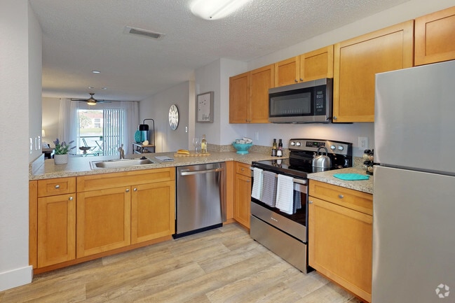 2 BR, 2 BA - 1,065 SF - Renovated - Sunny Lake
