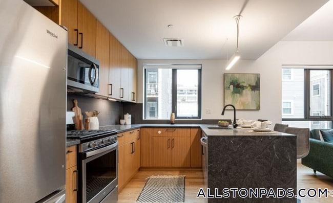 Building Photo - 83 Gardner St