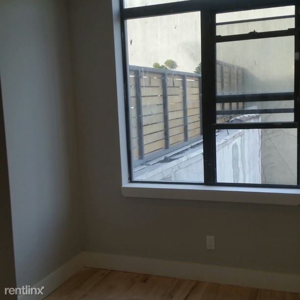 Building Photo - 377 Onderdonk Ave