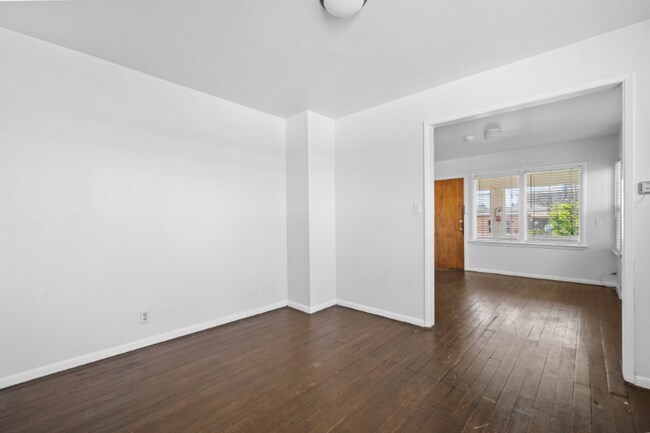 Building Photo - 220 Rose Ave