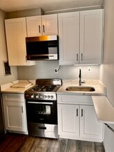 Building Photo - 1 Gold St