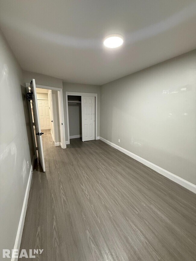 Foto del edificio - 140-71 Burden Crescent