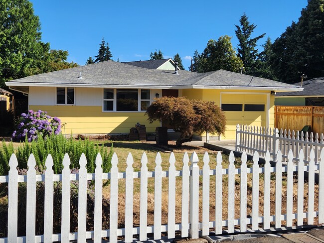 Building Photo - 920 Brighton Ave