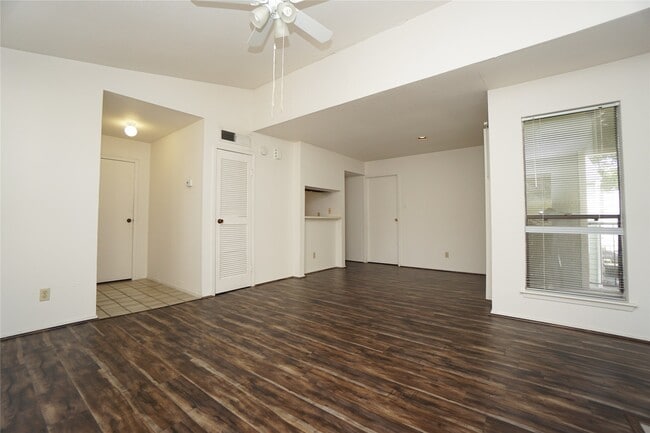 Building Photo - 6602 Harbor Town Dr